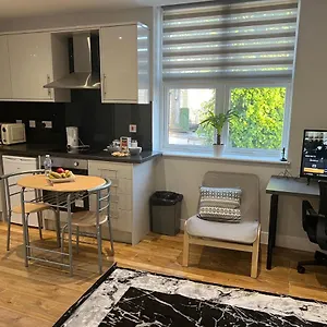 Mj Serviced Up To 6 Guest - Luxurious Living In West London Next To Tube Station & London Hanwell